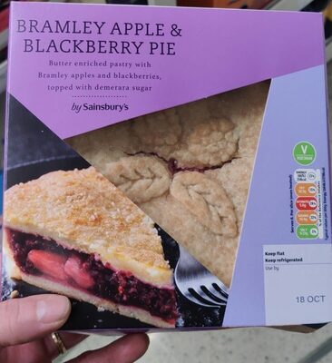 Bramley Apple and Blackberry pie