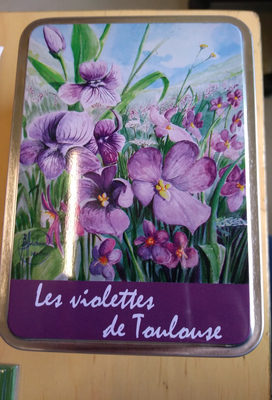 p'tit coffret garni de biscuits fins pur beurre les violettes de Toulouse
