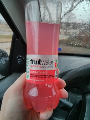 Sparkling water beverage, strawberry kiwi