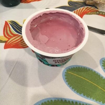 Smooth yogurt, black cherry