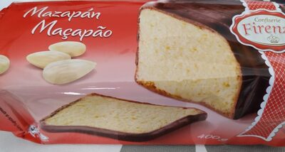 Bizcocho con mazapán recubierto de chocolate