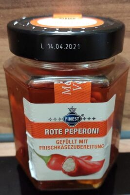Rote Peperoni gefüllt mit Frischkäsezubereitung