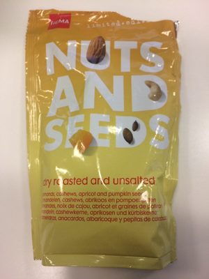Nuts and seeds (noix et graines : amandes, noix de cajou, abricot et graines de potiron)