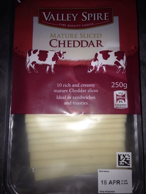 Ser cheddar w plastrach