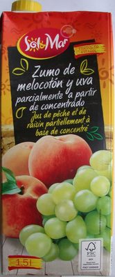 Jus de pêche et de raisin partiellement à base de concentré