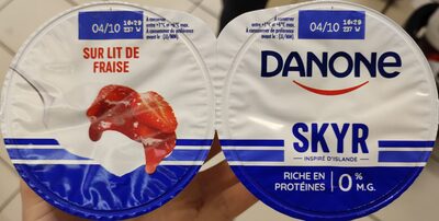 Skyr sur lit de fraise