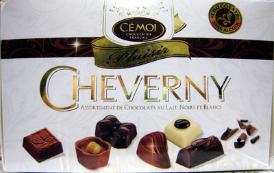 Cheverny Assortiment de chocolats au lait noirs et blancs Cémoi