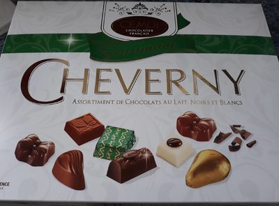 Cheverny - Assortiment de Chocolats au Lait, Noirs et Blancs