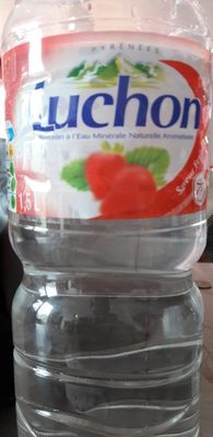 Boisson à l'eau minérale naturelle aromatisée