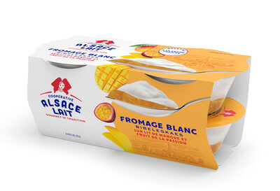 Fromage blanc sur lit de mangue et de fruit de la passion