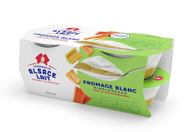 Fromage Blanc Bibeleskaes sur Lit de Rhubarbe