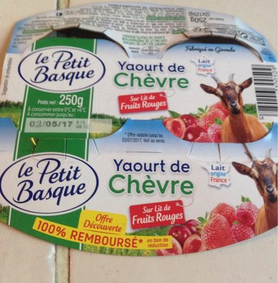 Yaourt de chevre sur lit de fruits rouge