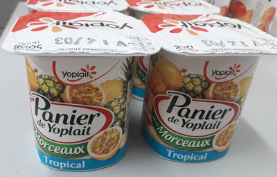Panier de Yoplait avec morceaux tropical