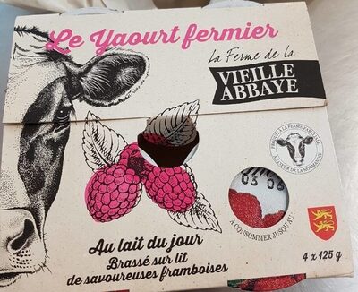 Le yaourt fermier au lait du jour - brassé sur lit de savoureuses framboises