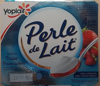 Spécialité laitière sucrée sur lit à la fraise-fraise des bois, aromatisée