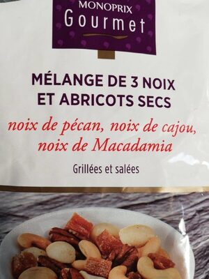 Mélange de noix grillées salées et d'abricots secs