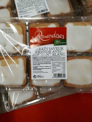 Carrés saveur amande avec fondant blanc