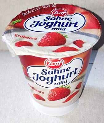 Zott Sahne Joghurt mild Erdbeere 4014500059617 Sahnejoghurt mild mit Erdbeeren. 10% Fett im Milchantei