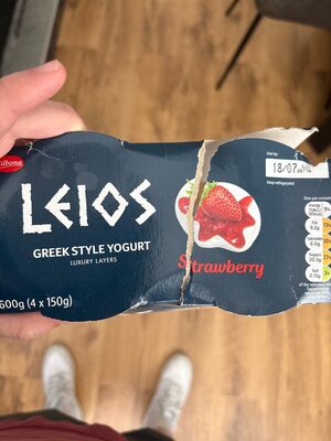 Yaourts à la grecque lit de fraise