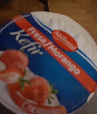 Sahne Kefir auf Erdbeere