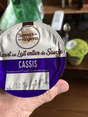 Yaourt au lait entier de savoie sur lit de fruits