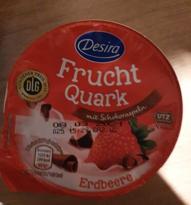 Frucht Quark mit Schokoraspeln Erdbeere