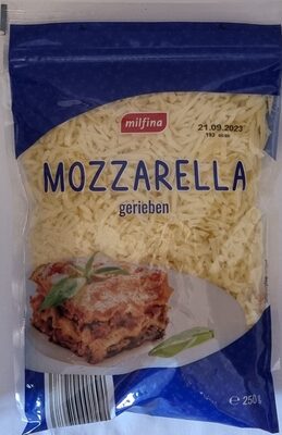 Mozzarella gerieben