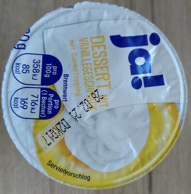 Dessert mit Vanillegeschmack mit Sahnetopping