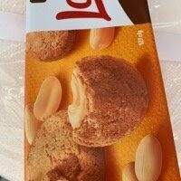 Бисквити с фъстъков пълнеж
