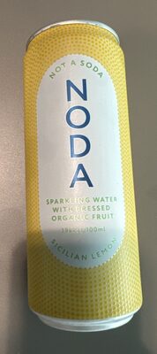 Sparkling water with pressed organic fruit