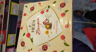 Praline din ciocolată lapte cu umplutură de alune de pădure