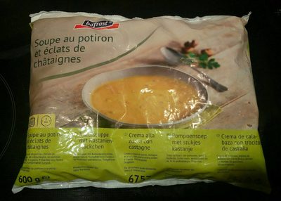 Soupe au potiron et éclats de châtaignes