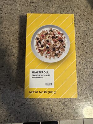 Hjälteroll granola with nuts and berries