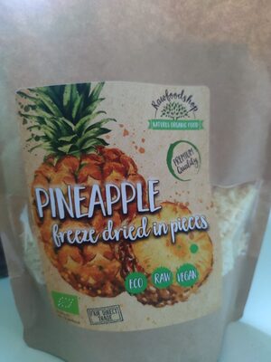 Pineapple freeze dried in pieces