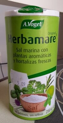 Sal marina con plantas aromáticas y hortalizas frescas