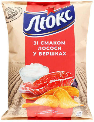 Potato chips with salmon and cream flavor