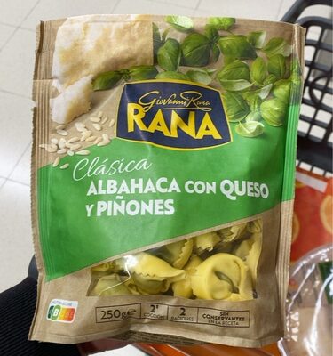 Albahaca con queso y piñones