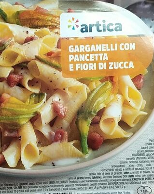 Garganelli con pancetta e fiori di zucca