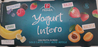 Yogurt intero con frutta in pezzi