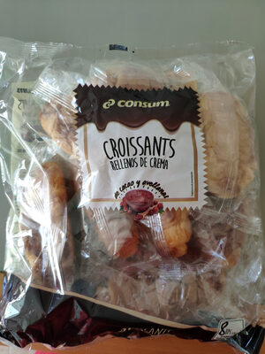 Croissants con crema de cacao y avellanas