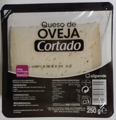 Queso de oveja cortado