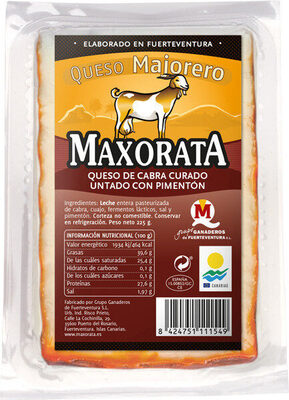 Queso de cabra curado untado con pimentón elaborado