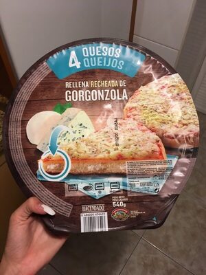 Pizza 4 quesos rellena de gorgonzola