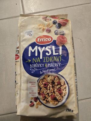 Crunchy Muesli With Blueberries and Raspberries