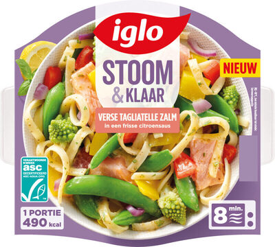 Stoom en klaar verse tagliatelle zalm