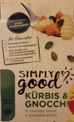 Kürbis und Gnocchi in cremiger Sauce und Kürbiskernpesto