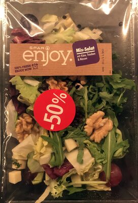 Mix-Salat mit Käse, Trauben & Nüssen