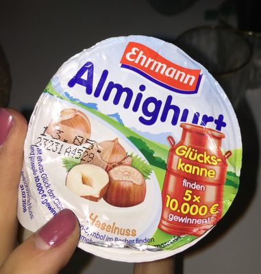 Ehrmann Almighurt Haselnuss 4002971010503 Joghurt mild mit 16% Haselnusszubereitung, 3,8% Fett im Milchanteil.