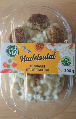 Nudelsalat mit Geflügelfrikadellen
