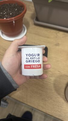 YOGUR AL ESTILO GRIEGO CON FRESA